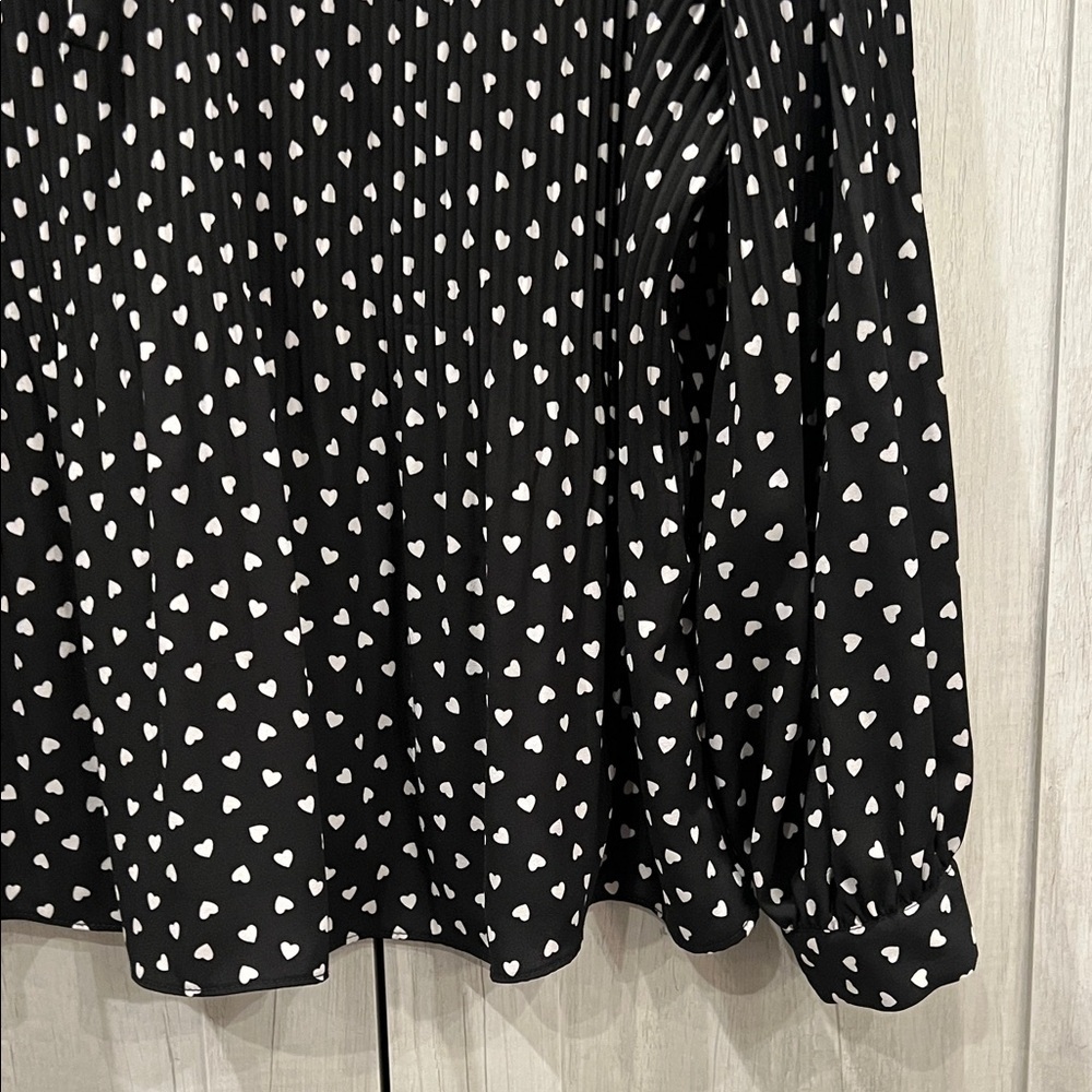 Adrianna Papell Black and White Heart Blouse - Picture 4 of 7